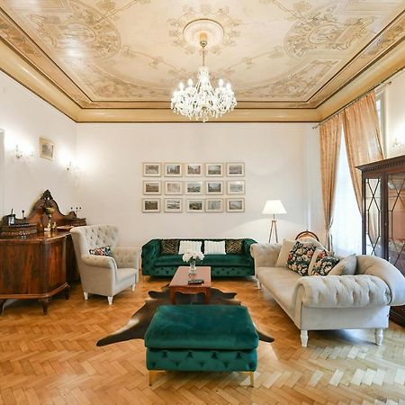 Stunning Charles Bridge Apartment Praga Exterior foto