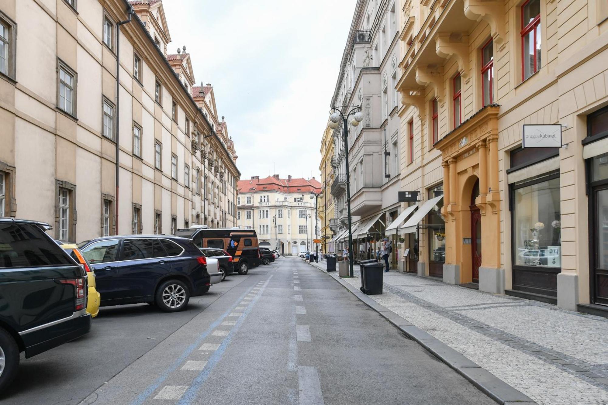 Stunning Charles Bridge Apartment Praga Exterior foto